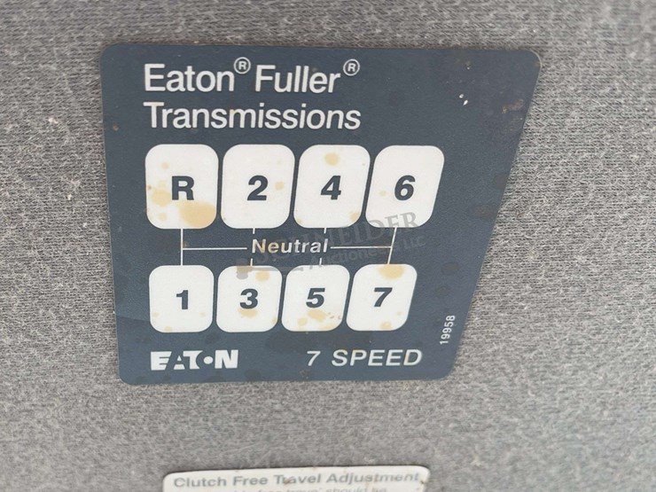 2002-chevrolet-c7500-single-axle-grain-truck-image-51