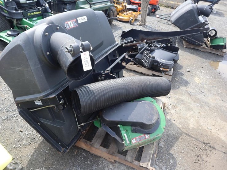 john-deere-bagger-attachment-image-1