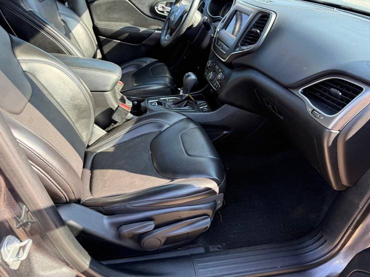2019-jeep-cherokee-image-21