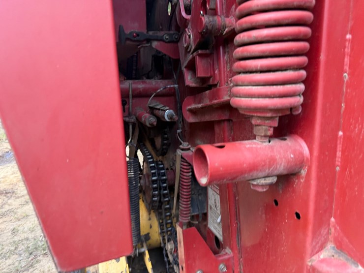 new-holland-br740a-image-20