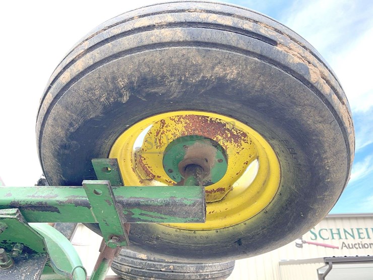 john-deere-235-image-32