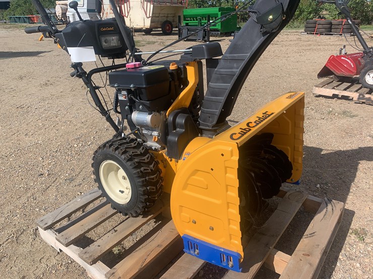 cub-cadet-528sw--snow-blower-image-3