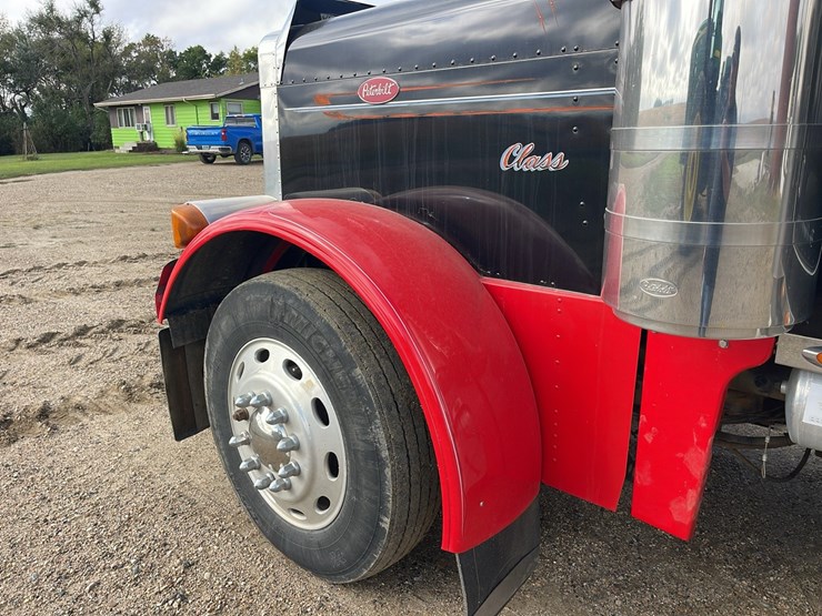 peterbilt-389-image-33