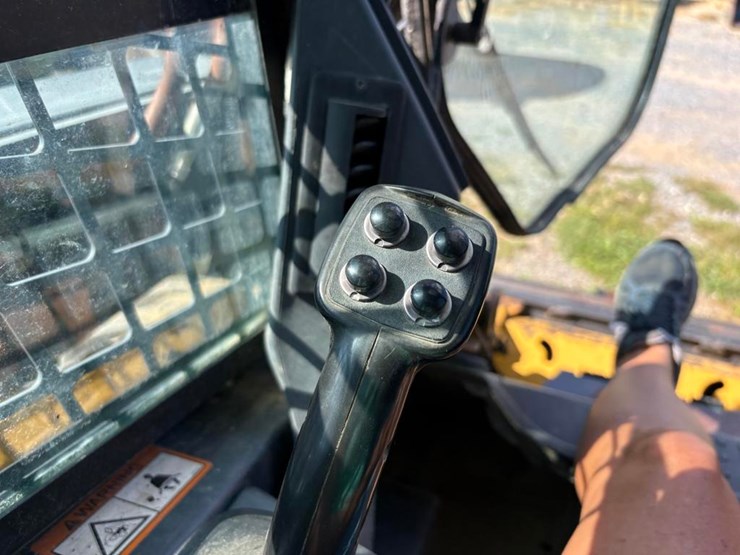 deere-328d-image-17
