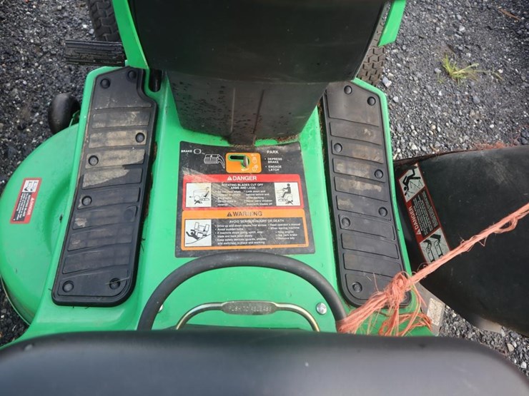 john-deere-sabre-riding-mower-image-17