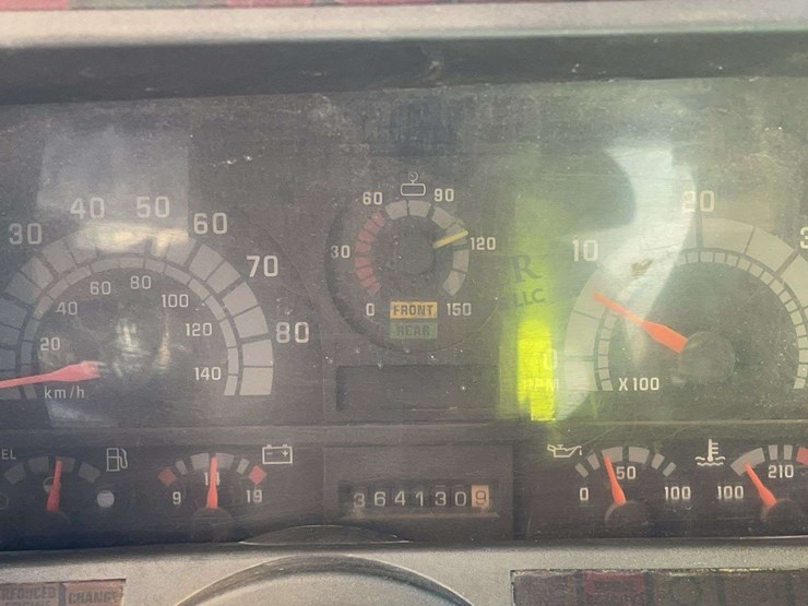 2002-chevrolet-c7500-single-axle-grain-truck-image-46