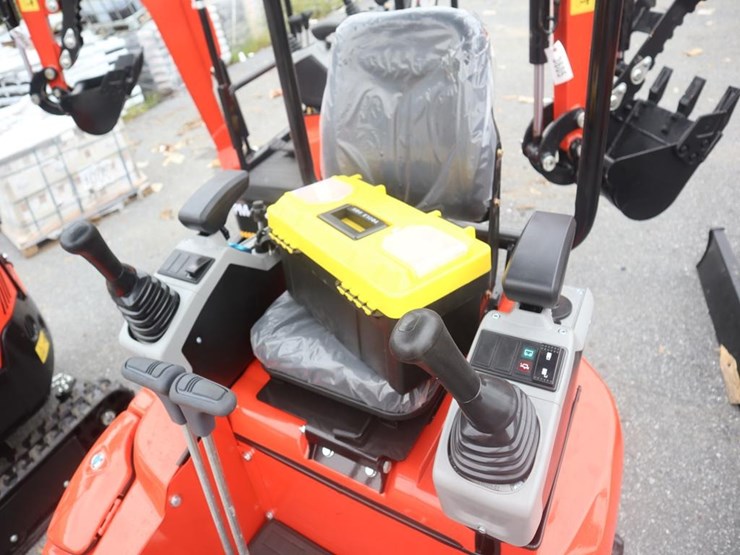 tpm-20kh-mini-excavator-image-9