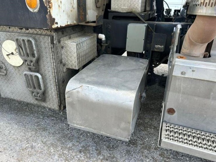 2014-peterbilt-567-image-64