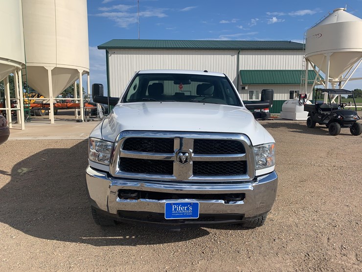 2017-dodge-2500-image-2
