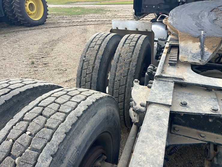 peterbilt-389-image-21