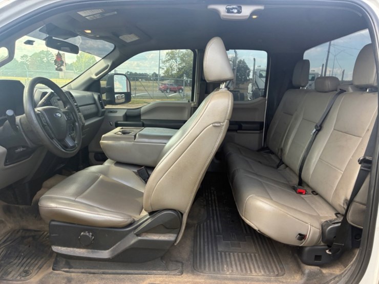 2021-ford-f250-image-9