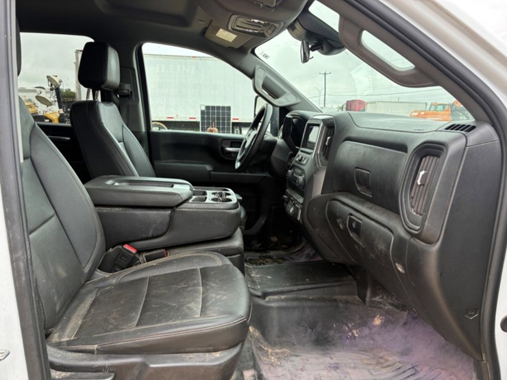 2024-chevrolet-silverado-3500hd-image-8