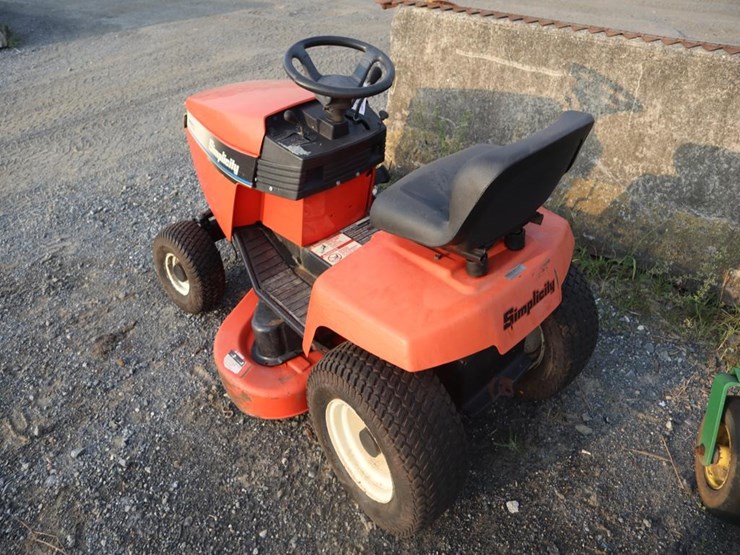 simplicity-lawn-tractor-image-6