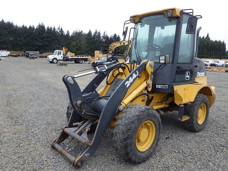 2014-deere-244j-image-1