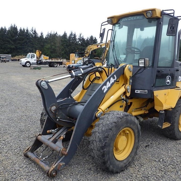 2014 DEERE 244J