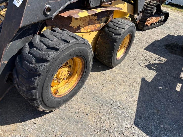 new-holland-lx885-image-12