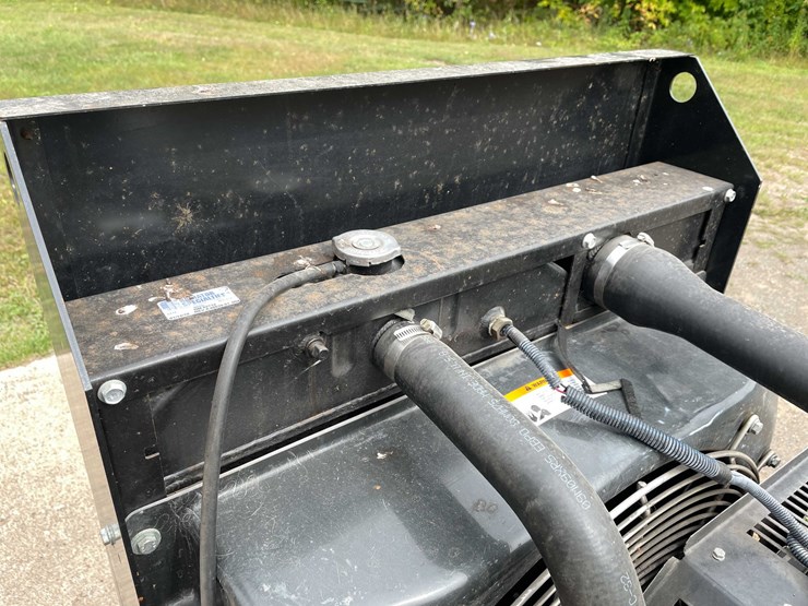 2010-john-deere-6-image-25