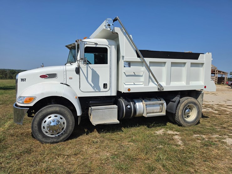 2012-peterbilt-382-image-3
