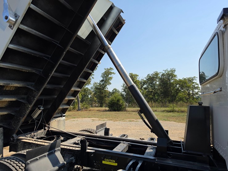 2012-peterbilt-382-image-28