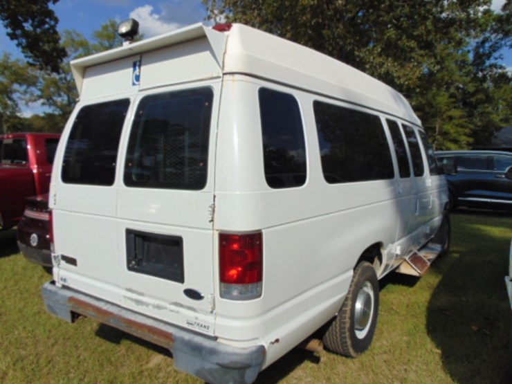 2004-ford-e350-image-2