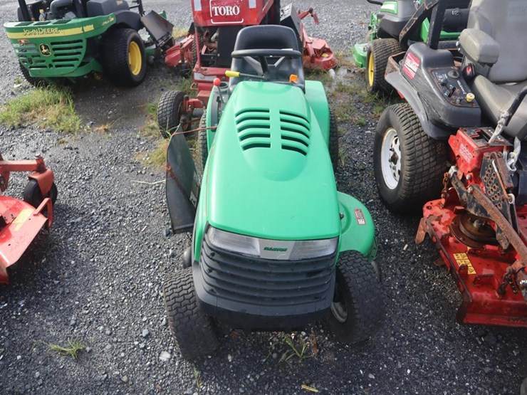 john-deere-sabre-riding-mower-image-3