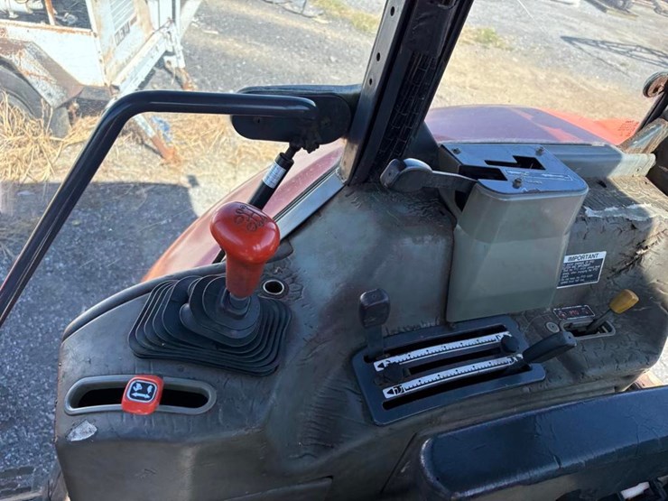 2011-kubota-m108s-image-21