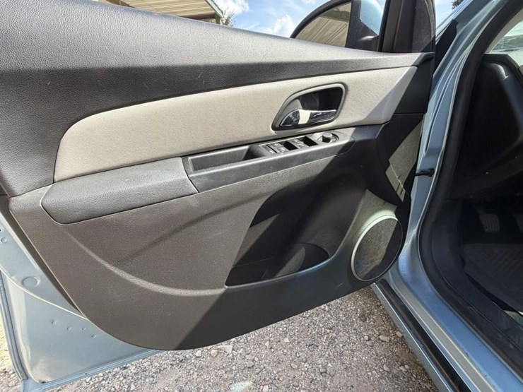 l1---2011-chevy-cruze-image-10