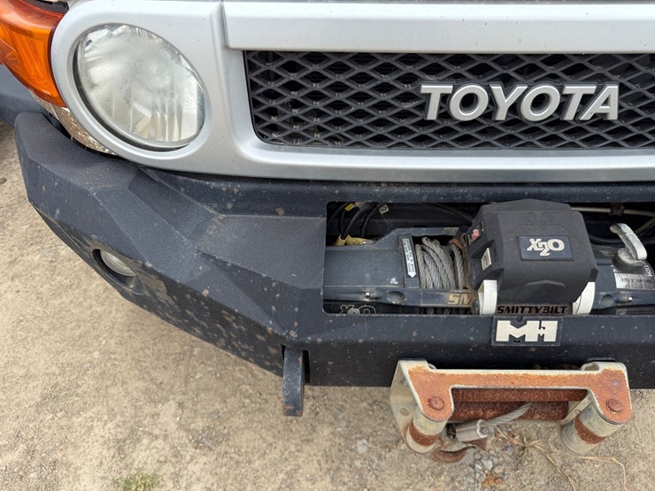 2011-toyota-fj-cruiser-image-45
