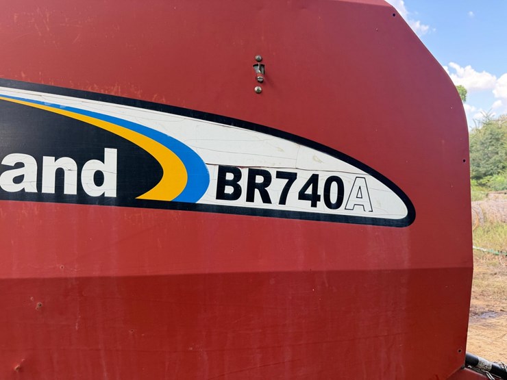 new-holland-br740a-image-40
