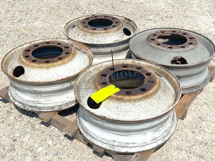 4--steel-24.5"-truck-rims-image-4