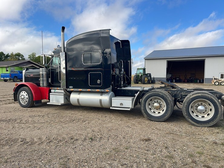 peterbilt-389-image-27
