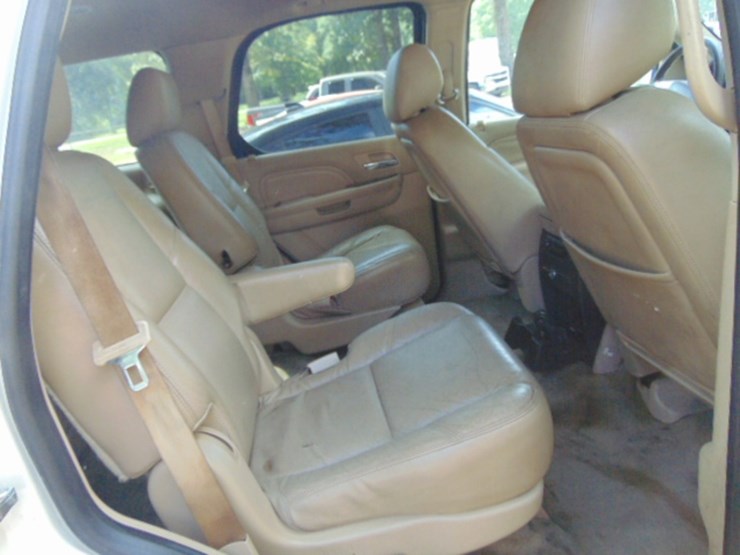 2013-cadillac-escalade-image-4