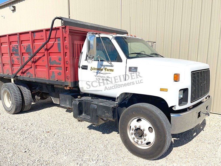 2002-chevrolet-c7500-single-axle-grain-truck-image-14