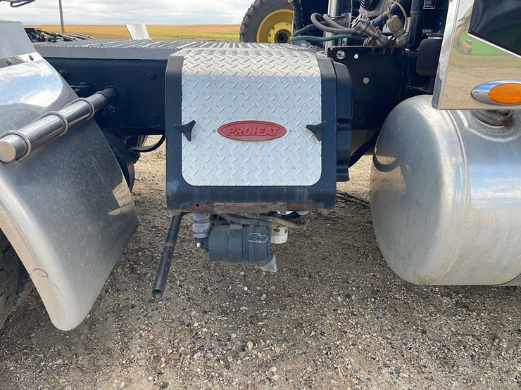 peterbilt-389-image-10