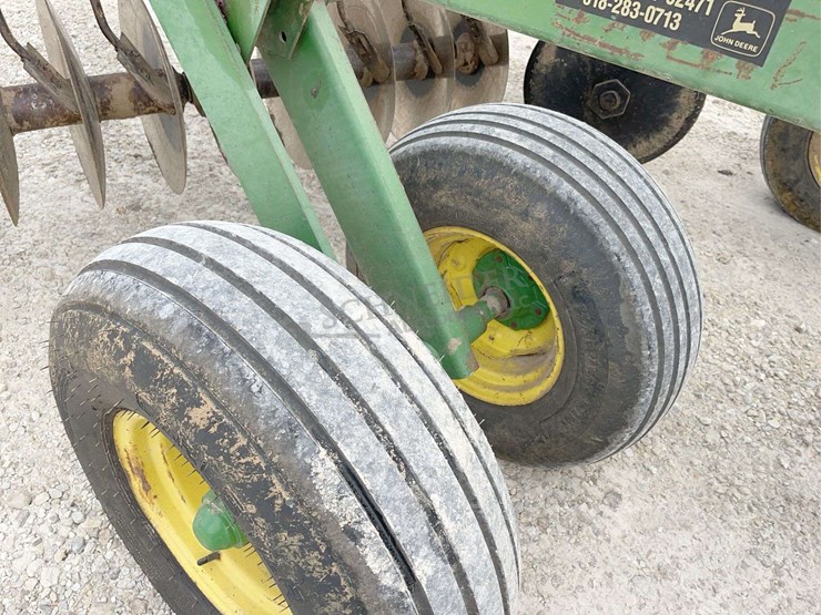 john-deere-235-image-18