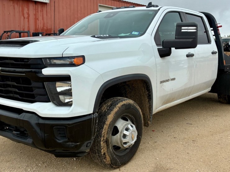 2024-chevrolet-silverado-3500hd-image-1