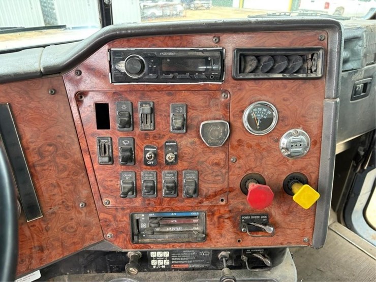 1996-international-9400-image-12