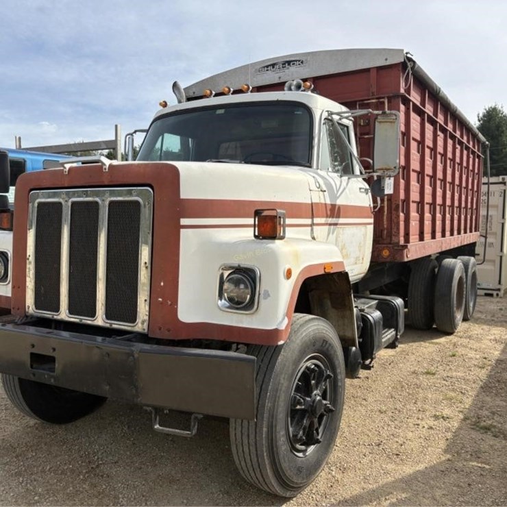 1977 INTERNATIONAL FLEETSTAR 2050A