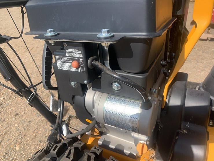 cub-cadet-528sw--snow-blower-image-10