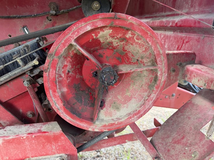 new-holland-br740a-image-50