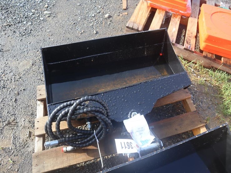 tpm-32"-hydraulic-tilt-bucket-image-4