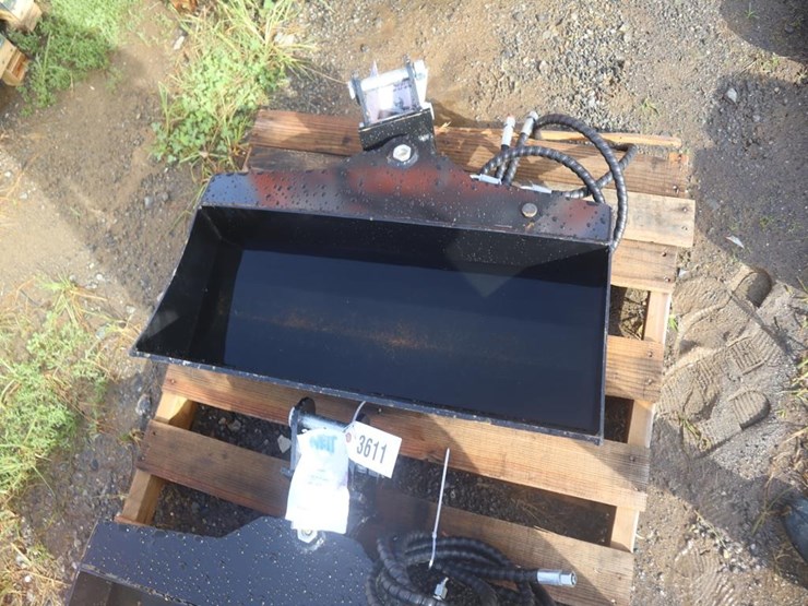 tpm-32"-hydraulic-tilt-bucket-image-4