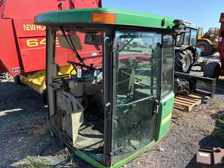 john-deere-9400-cab-image-4