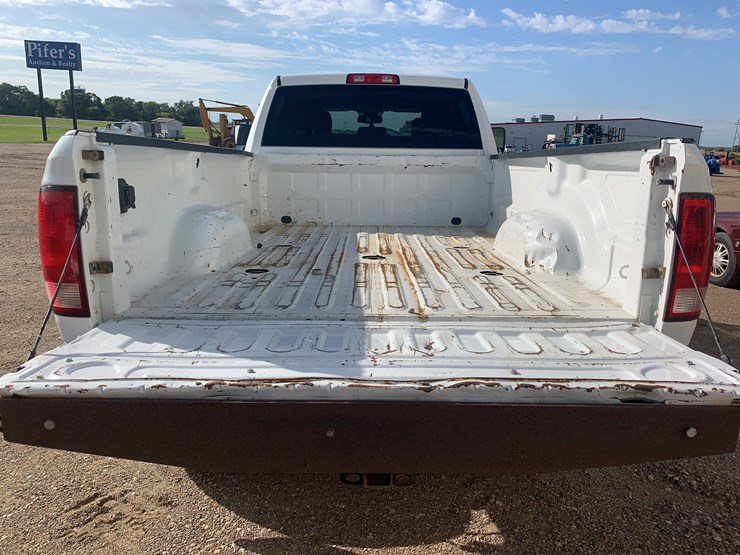 2017-dodge-2500-image-33