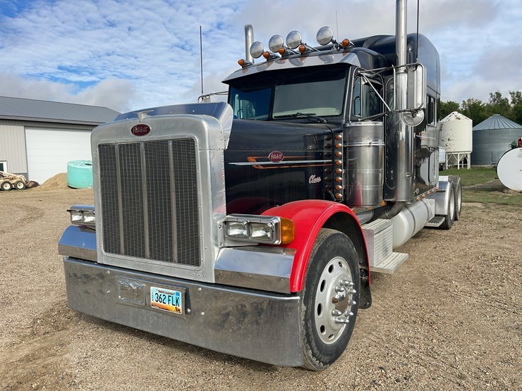 peterbilt-389-image-2