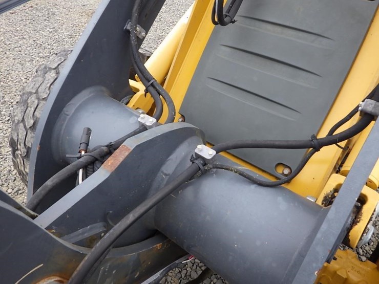 2014-deere-244j-image-12