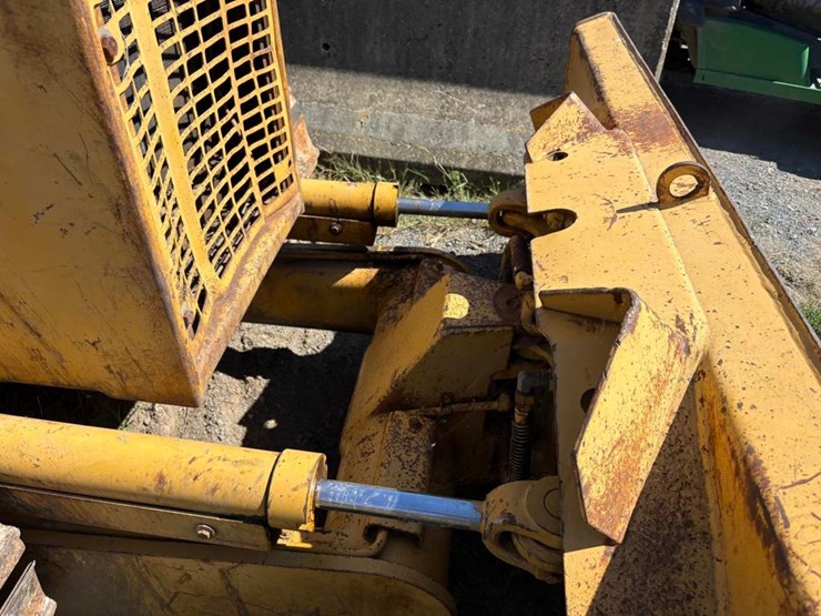 komatsu-d32e-1-image-12