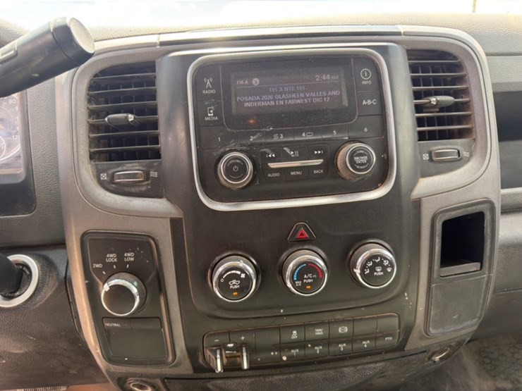 2017-dodge-ram-3500-image-10