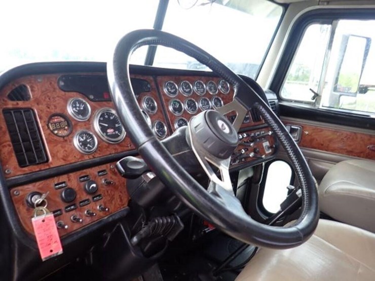 2004-peterbilt-379-image-19