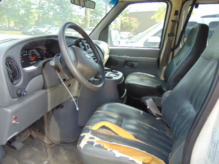 2004-ford-e350-image-7